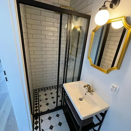 Industria Apartmán *